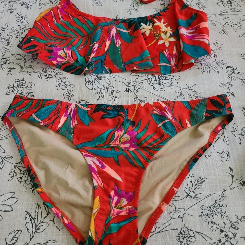 HOST 🔥🔥🔥PICK Swinsuit old navy never worn sz med - Picture 1 of 4